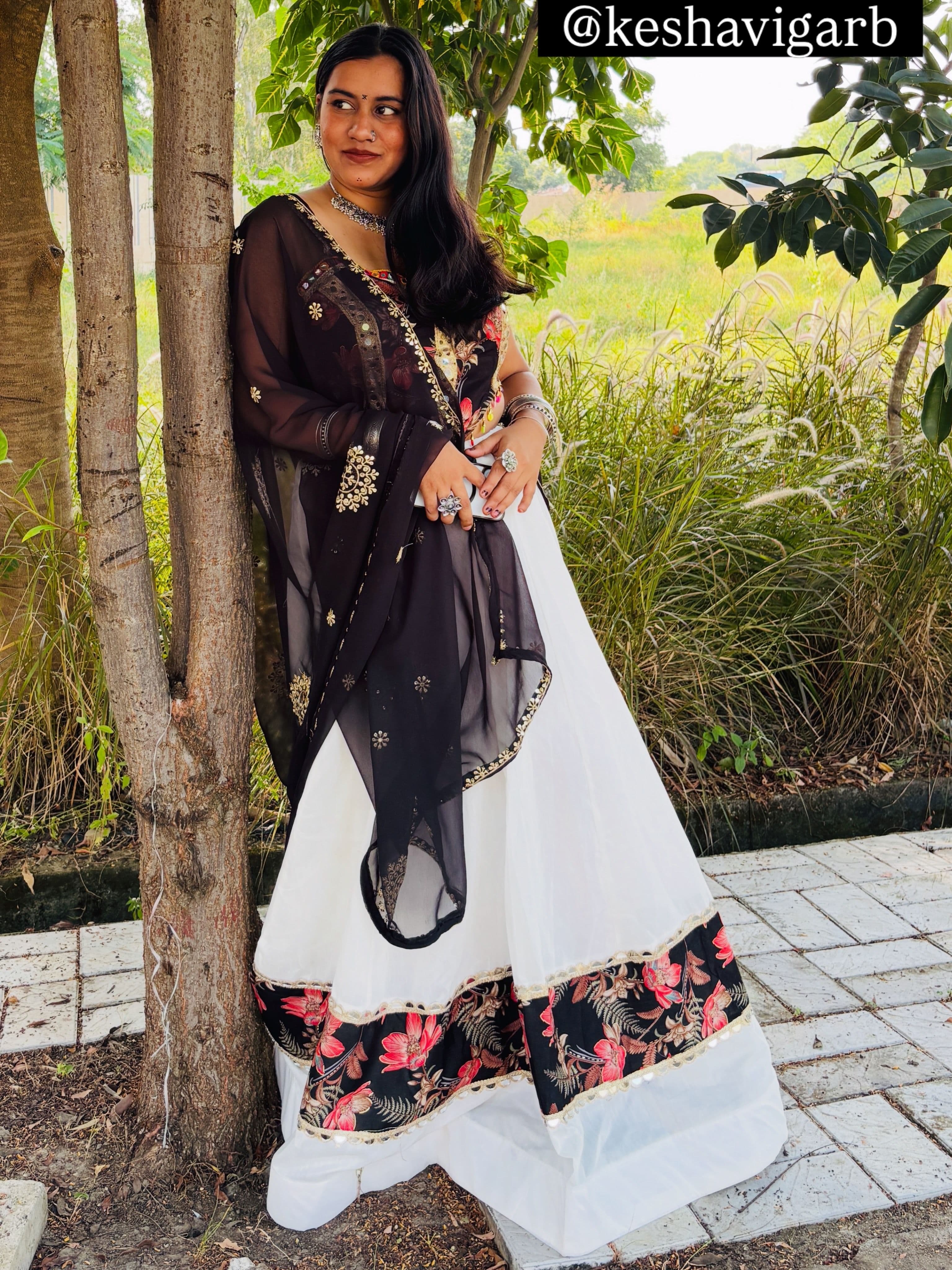 Rent Gulmohar Chaniya Choli - Festive & Garba Fancy Dresses in Bhopal from ₹999/day | Keshavi Garb